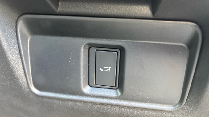 Land Rover Discovery Sport 2.0 D200 Landmark 5dr Auto [5 Seat] Diesel Station Wagon - Image 37